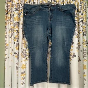 Torrid size 20 cropped distressed jeans